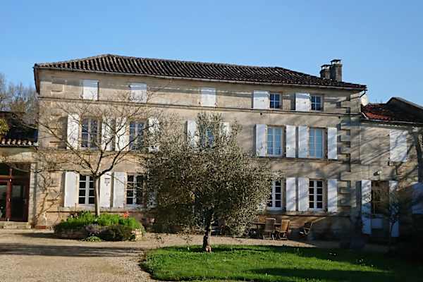 Châteauneuf-sur-Charente, Nouvelle-Aquitaine, France