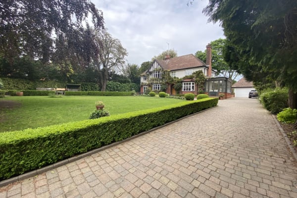 Hoddesdon, England, United Kingdom